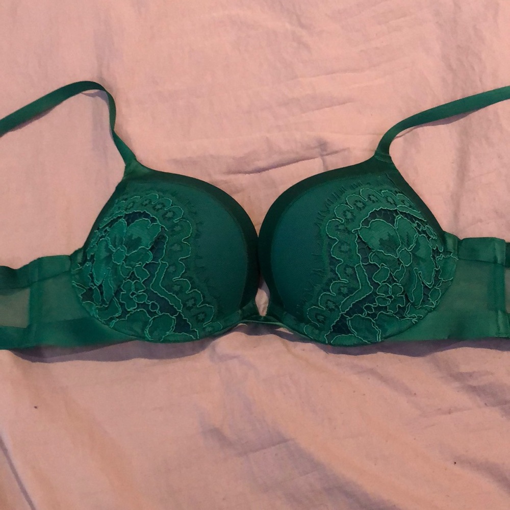 Victoria’s Secret Green Lace 34B Bra